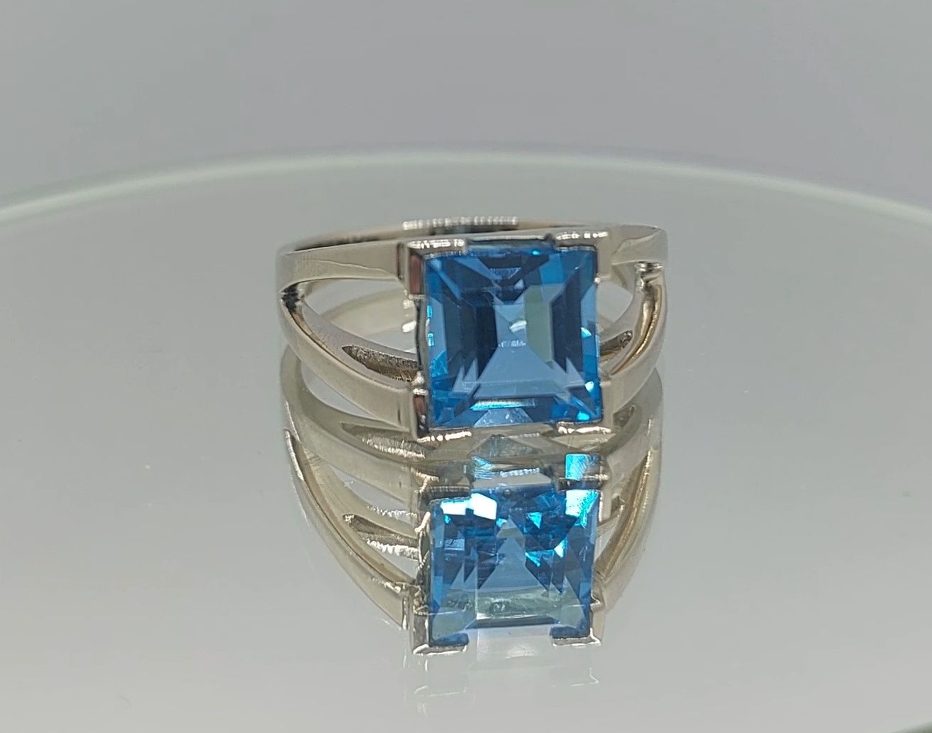 R&eacute;paration de bijoux dans l'atelier J&eacute;r&ocirc;me T.